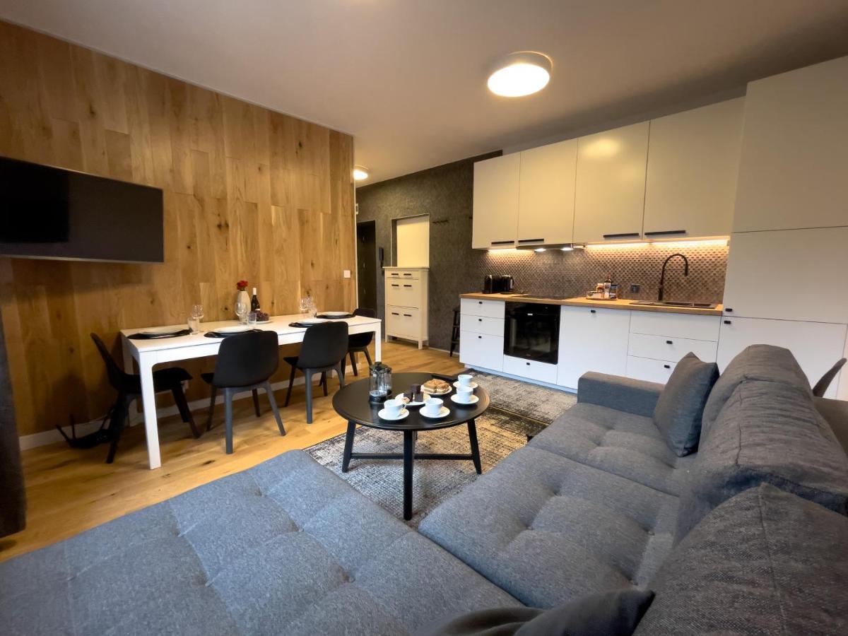 Urban Apartments Premium No 3, Free Private Parking, Self Check-In 霍茹夫 外观 照片