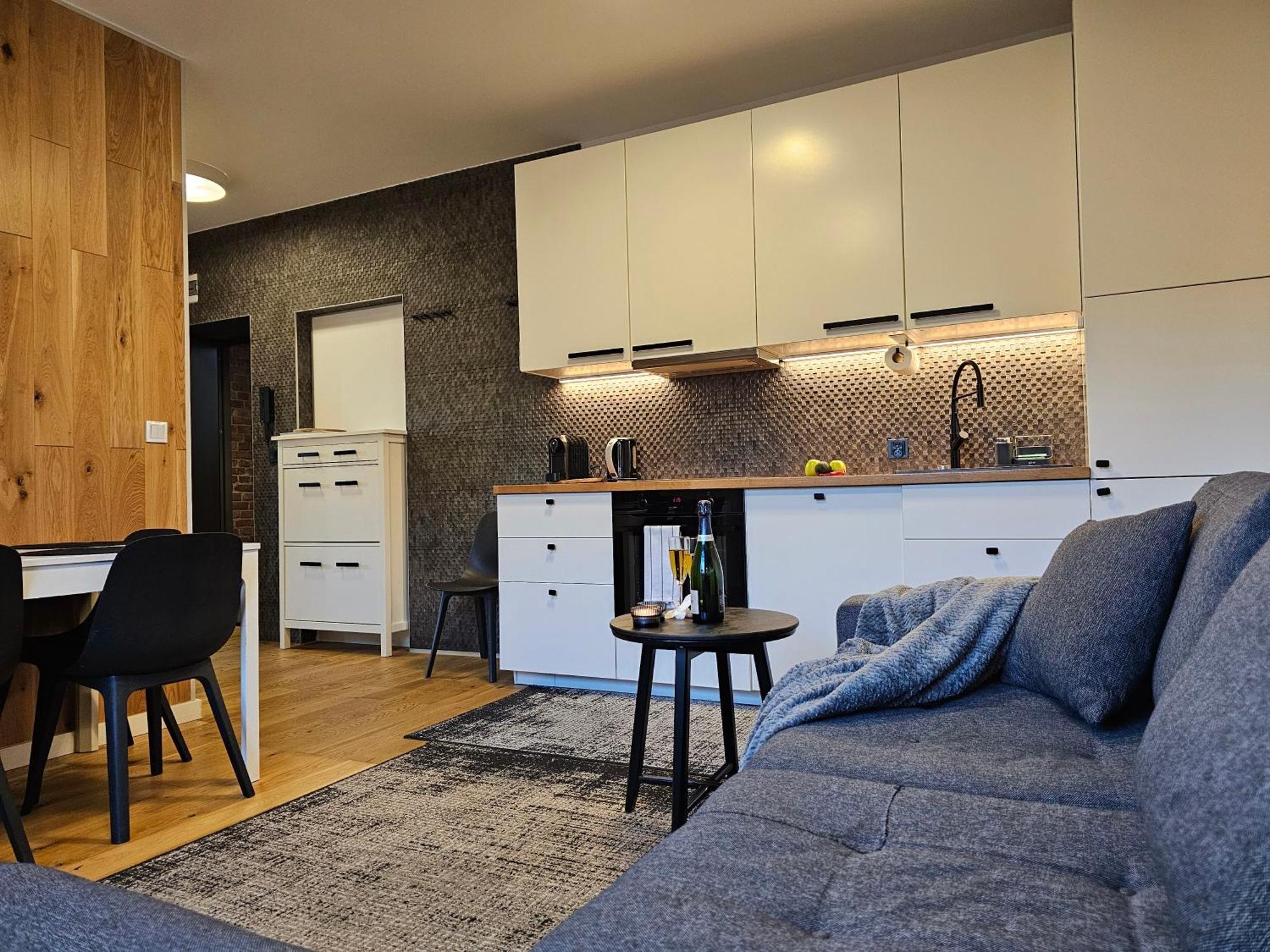 Urban Apartments Premium No 3, Free Private Parking, Self Check-In 霍茹夫 外观 照片