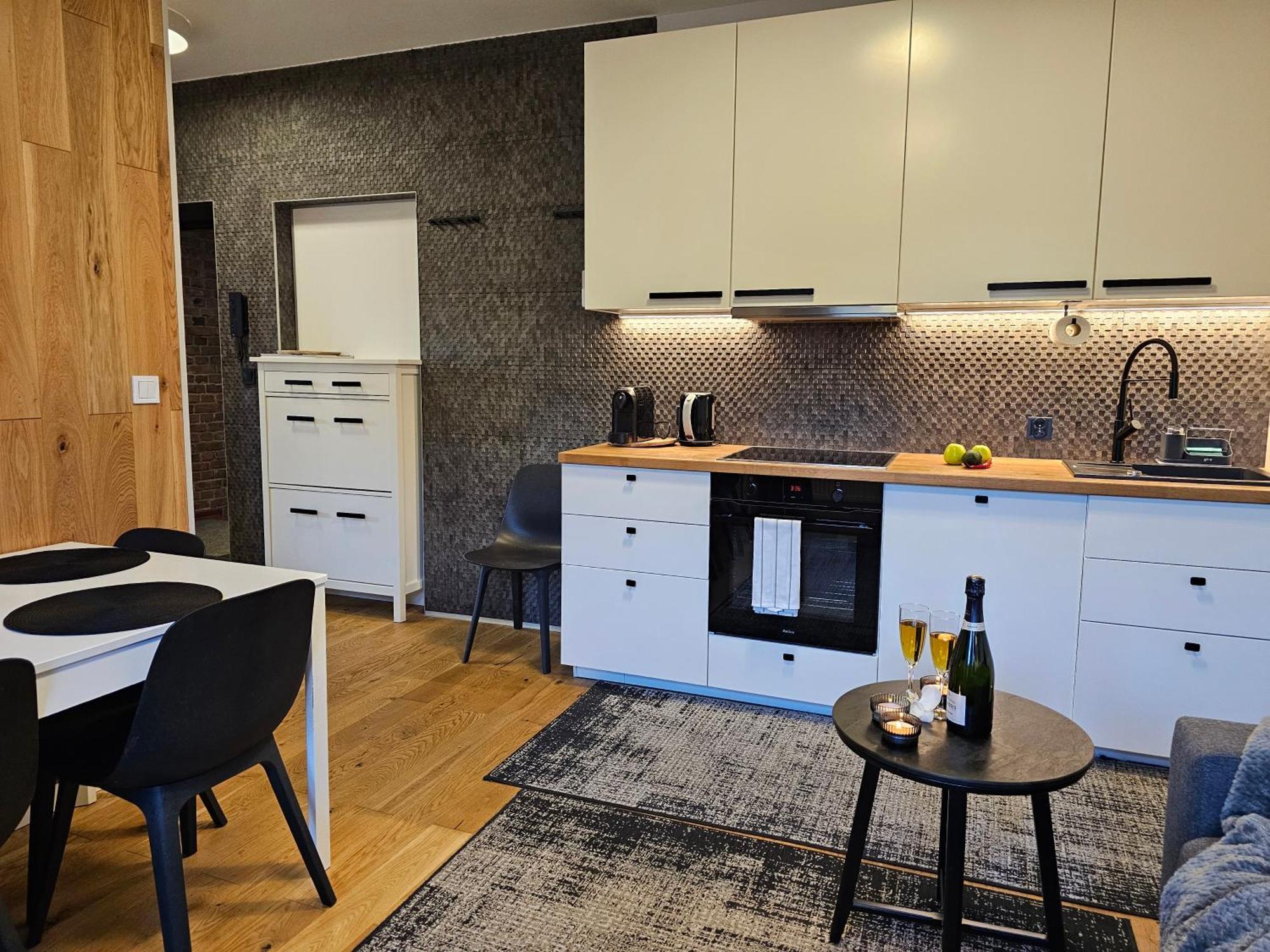 Urban Apartments Premium No 3, Free Private Parking, Self Check-In 霍茹夫 外观 照片