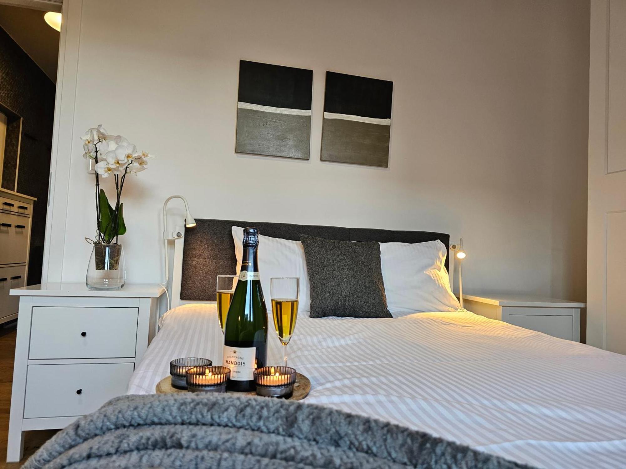 Urban Apartments Premium No 3, Free Private Parking, Self Check-In 霍茹夫 外观 照片