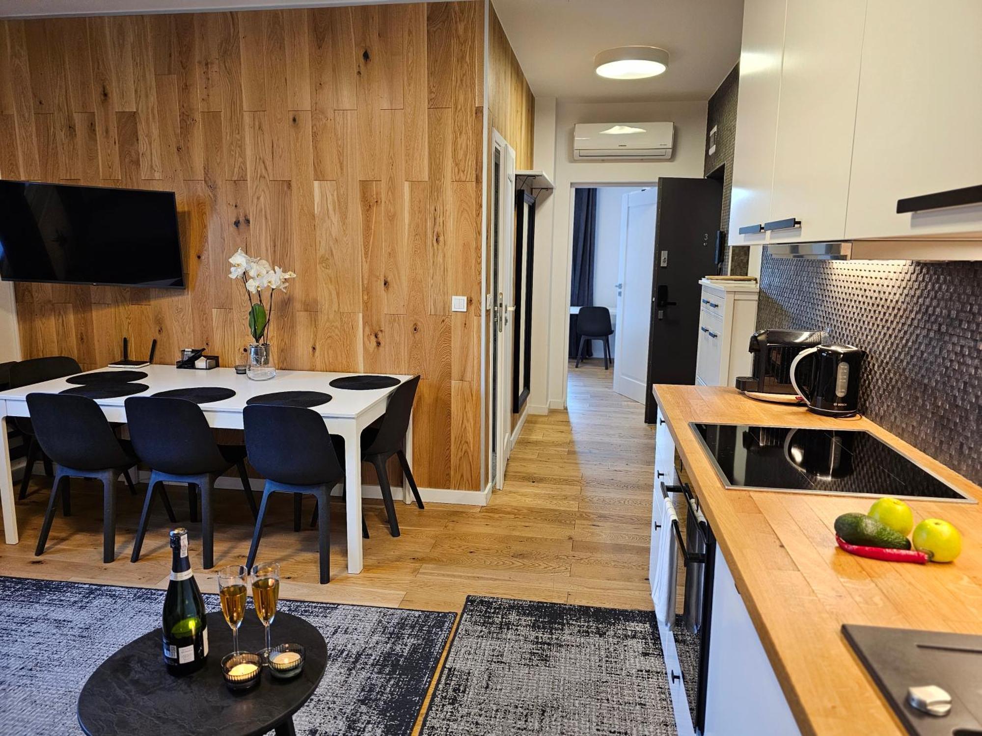 Urban Apartments Premium No 3, Free Private Parking, Self Check-In 霍茹夫 外观 照片