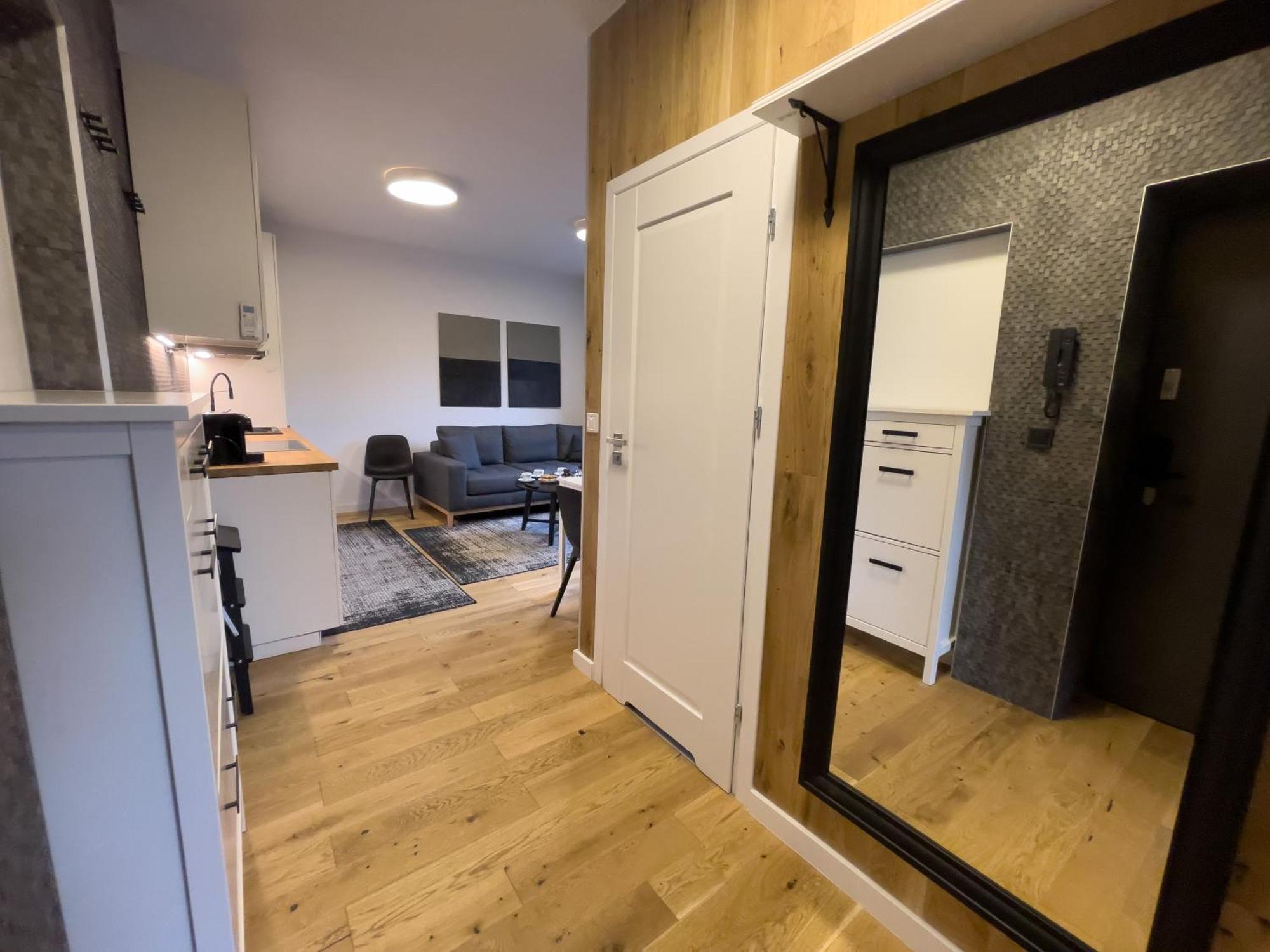 Urban Apartments Premium No 3, Free Private Parking, Self Check-In 霍茹夫 外观 照片